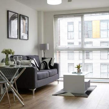 Luxury Central Apartment - Smart TV - Fast WIFI - Near Utilitia Arena