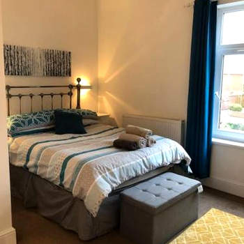 Highgate 2 dbl ensuite bed aprtmt wifi, smart TV,on st Park