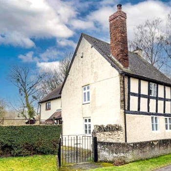 Pass the Keys Malt House With Hot Tub Stunning Tudor Cottage