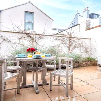 Luxury 2-Bed House in Cheltenham