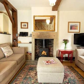 Characterful 2 bed cottage in excellent location