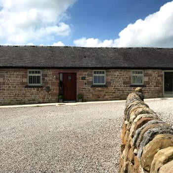 2 Bed Stylish Peak District Cottage Barn Near Alton Towers, Polar Bears, Chatsworth House