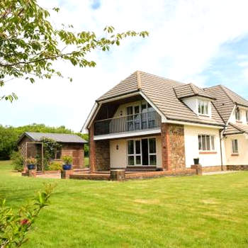 Spacious North Devon villa with beautiful garden