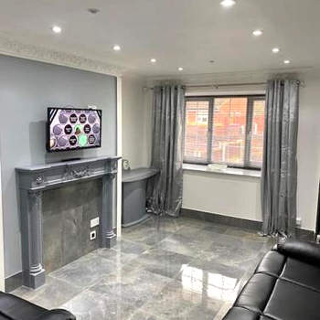 2 bed house sleeps 4-5
