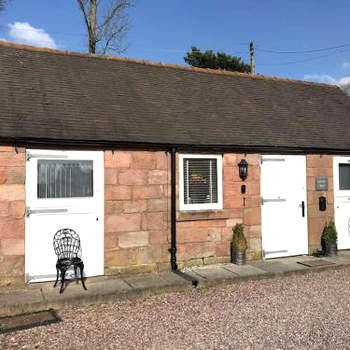 1 Bed Charming Peak District Cottage Barn Near Alton Towers, Polar Bears, Chatsworth House