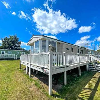 Lovely Caravan With Decking At Breydon Water In Norfolk Ref 10027rp