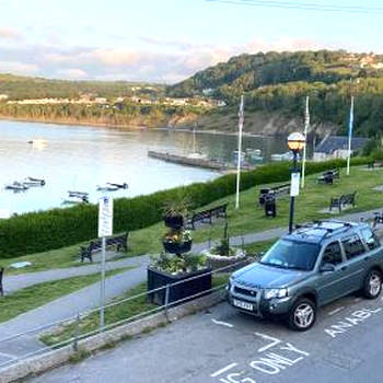 Harbour Lights Apartment New Quay