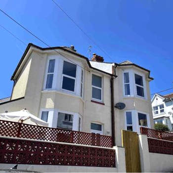 Charming 2-Bed House in Dawlish town centre